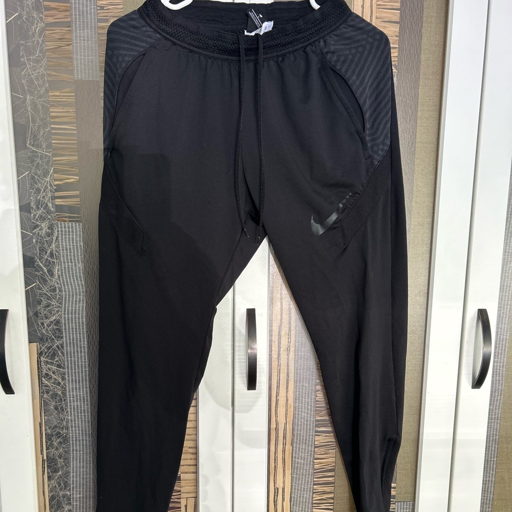 EUC Nike Dri Fit Black Sweatpants